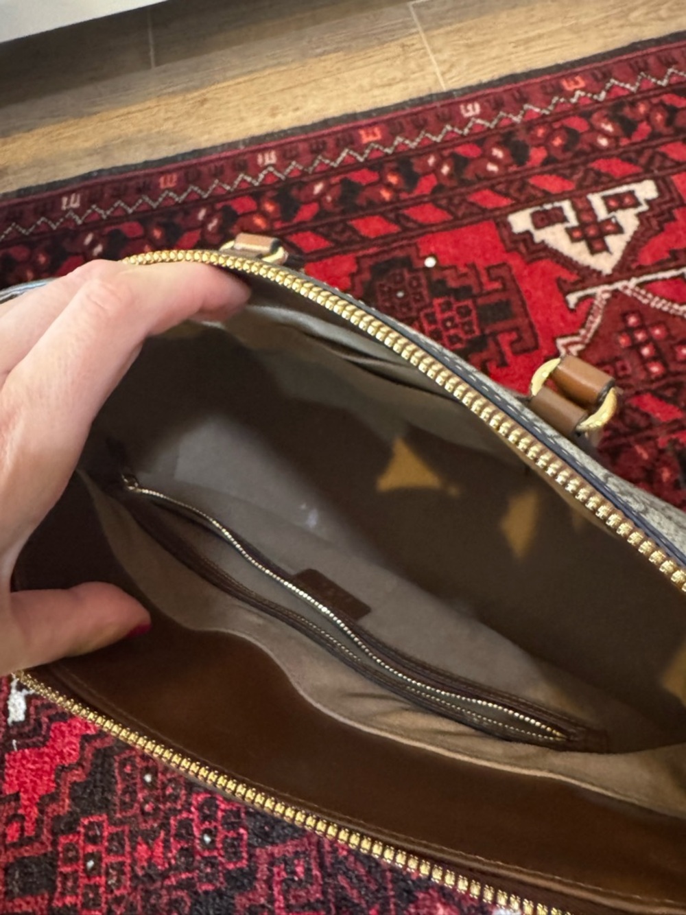 Gucci Linea A Tote Bag - Picture 7 of 9